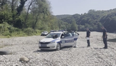 SPREMIO PAKET, PA SEO U ČAMAC Policija uhapsila švercera na obali Drine