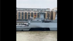 NEMAČKI VOJNI BROD PLOVI USRED LONDONA UZ "IMPERIJALNI MARŠ"! Građani šokirani, oglasila se RATNA MORNARICA (VIDEO)