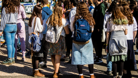 MUKE RODITELJA DA PLATE EKSKURZIJE Više od polovine se bori da deci plati putovanje, cene paprene