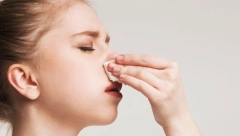 KRVARENJE IZ NOSA NIJE BEZAZLENO  Evo u kojim slučajevima morate pod hitno da odete kod lekara