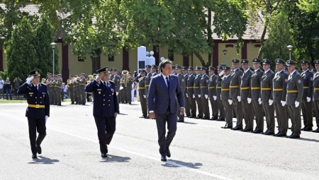 MINISTARSTVO ODBRANE: Svečanost povodom prijema 183 podoficira u profesionalnu vojnu službu (FOTO)