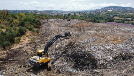 KRAJ MUKAMA KOJI  MEŠTANA KOJI ŽIVE U BLIZINI TOROVA Ekološka bomba kod Topole se zatvara i rekultiviše