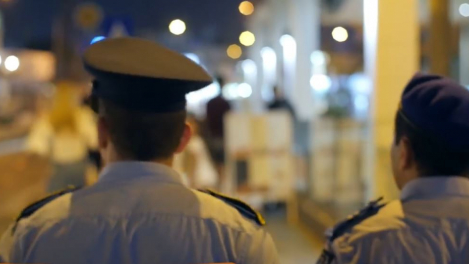 POKRENUTA ISTRAGA! Nećete verovati zašto je policajac unapređen u viši čin!