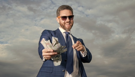 NOVAC SE LEPI ZA NJIH Rođeni u ova 4 znaka rade naporno i slade se uspehom, ništa im nije teško