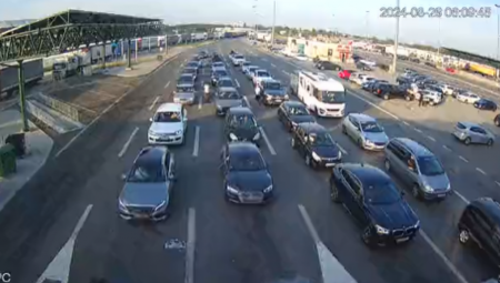 VOZAČI, BUDITE STRPLJIVI Evo kakvo je trenutno stanje na granicama (FOTO)