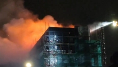 GORI ZGRADA U LONDONU Evakuisano 100 ljudi, među njima i deca (VIDEO)