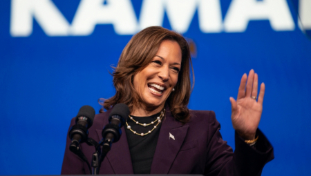 PARA NA PARU IDE, KAMALA HARIS PRIKUPILA OZBILJNU SVOTU NOVCA! U jednom potezu PREŠIŠALA Trampa