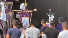 BAKI NASTRADALE DECE IZ NOVOG SADA POZLILO NA SAHRANI UNUKA Odvezla je Hitna pomoć