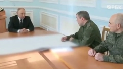 MISTERIOZNI DETALJI SA SASTANKA PUTINA I GENERALA: Kremlj objavio ČUDAN SNIMAK, kakva su ovo vrata iza ruskog predsednika (VIDEO)