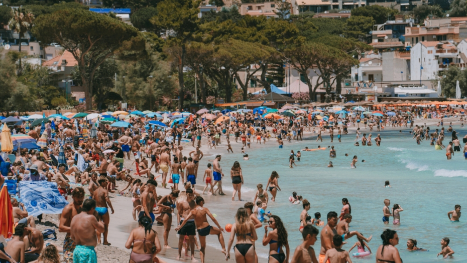 HOROR LETOVANJE U EGIPTU Na ovoj plaži ljudi bukvalno sede jedni drugima na glavama, ljudi zgroženi! (VIDEO)