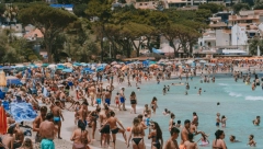 "BRAĆA GRCI DERU, NA BOGA NE MISLE!" Srbi završili na plaži na Tasosu - kad je stigao račun pozlilo im, DA L' JE MOGUĆE?! (FOTO)