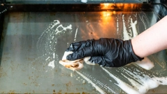 OČISTITE RERNU DOK SPAVATE Biće kao nova i sijaće se kao ogledalo, a treba vam samo ovo