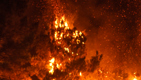 HRVATSKOM ODJEKUJU JAKE EKSPLOZIJE: Izbio veliki požar, vatrogasci na terenu