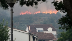 GROM UDARIO, VATRA SE RAZBUKTALA! Požar kod Splita gase 4 kanadera i 140 vatrogasaca!