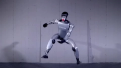 STIGLA UNAPREĐENA VERZIJA G1 HUMANOIDNOG ROBOTA Evo šta sve može VIDEO