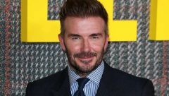 „NEMOJ UOPŠTE DA SE OBLAČIŠ!“ Dejvid Bekam objavio golišavu fotku iz teretane, žene mu poručile da je slatki greh