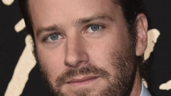 OPTUŽEN ZA ZLOSTAVLJANJE I KANIBALIZAM, IZBAČEN SA SVIH KOLOSEKA Poznati glumac švorc, nema ni za gorivo, a plivao u parama