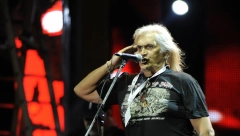 "MOLIMO SE DA BORA BUDE DOBRO" Komšije našeg rokera otkrile do sada nepoznate detalje iz njegovog života: Ovde ga svi vole i poštuju
