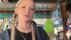 KONOBARICA DOBILA BAKŠIŠ OD PREKO STO HILJADA DINARA Ali prvo je morala mušteriji da ispuni ovaj NEOBIČAN zahtev! (VIDEO)