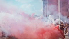 LUDNICA NA PALAMA Navijači Zvezde košarkaše dočekali uz baklje i dimnjake (VIDEO)