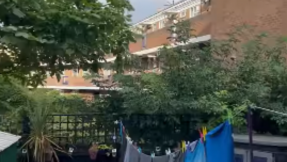 MUŠKARAC (30) U INVALIDSKIM KOLICIMA IZBODEN NA SMRT Horor u Londonu, umro je na licu mesta (VIDEO)