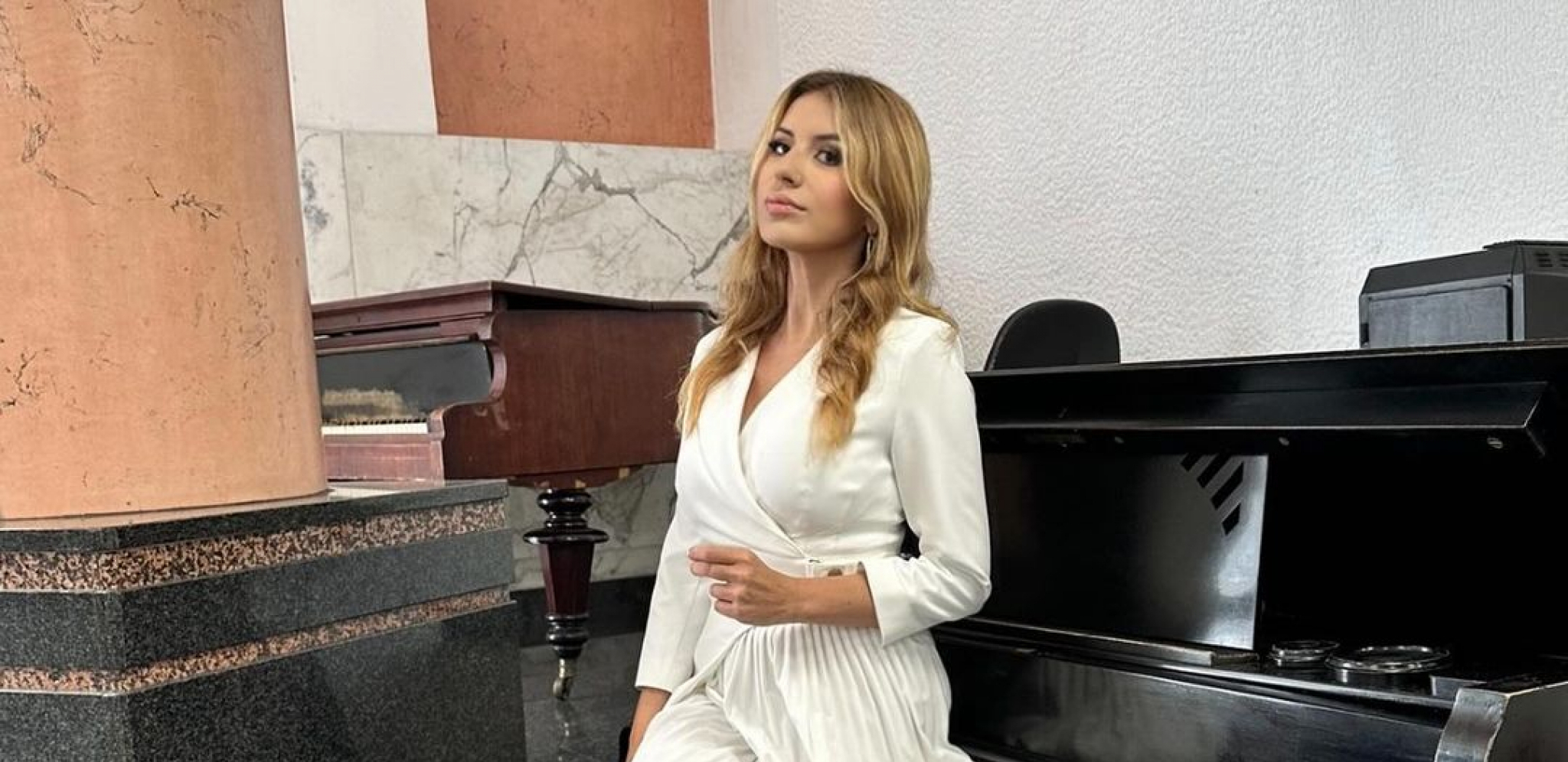 GLEDATE JE SVAKODNEVNO NA NACIONALNOJ TELEVIZIJI Voditeljka RTS-a važi za jednu od najatraktivnijih, ove njene fotografije prave haos među jačim polom