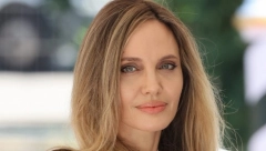SUJETA DRMA KAVEZ I NAJLEPŠOJ ŽENI NA SVETU?  Je l' to Anđelina Džoli ljubomorna na ovu lepoticu, ccc?
