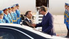 DOBRO NAM DOŠLI, DRAGI PRIJATELJU Srdačan zagrljaj Vučića i Makrona u Beogradu (FOTO)
