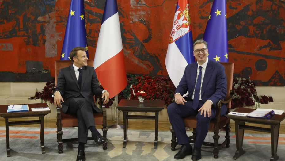 VUČIĆ OTKRIO O ČEMU RAZGOVARA SA MAKRONOM Na stolu važne teme, a poseban akcenat je na JEDNOJ STVARI