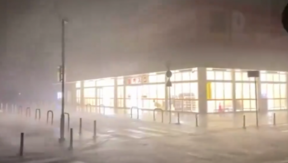 POPLAVE ŠIROM ZEMLJE, BUJICA NOSI SVE PRED SOBOM Ima mrtvih, opasnost još traje (VIDEO)