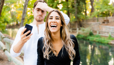 JEDAN MOMAK VUKAO ZA NOS 4 ŽENE Kad su otkrile prevaru, usledila je brutalna osveta! (VIDEO)