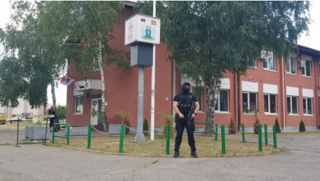 PRVE SLIKE DRAME NA SEVERU KOSOVA: U ove ustanove su do zuba naoružani upali Kurtijevi "specijalci" (FOTO)