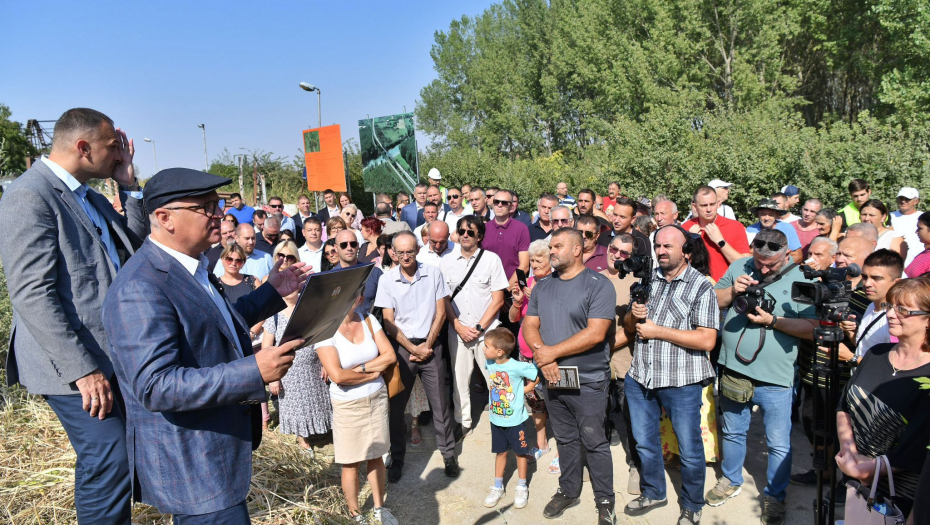 Vesić obišao radove na Tomaševačkom mostu: Saobraćajno povezujemo Banat