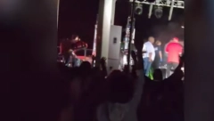 PREMINUO NAKON PADA! Jezivo! Snimljen trenutak kad je čuvenom reperu pozlilo na bini