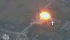 "POGOĐENO JE SKLADIŠTE RAKETA!" Dim kulja kao iz vulkana, stavičana scena u Ukrajini (FOTO/VIDEO)