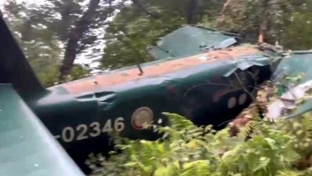 SEDMORO POVREĐENIH, MEĐU NJIMA TROJE DECE Objavljen snimak sa lica mesta avionske nesreće u Rusiji (VIDEO)