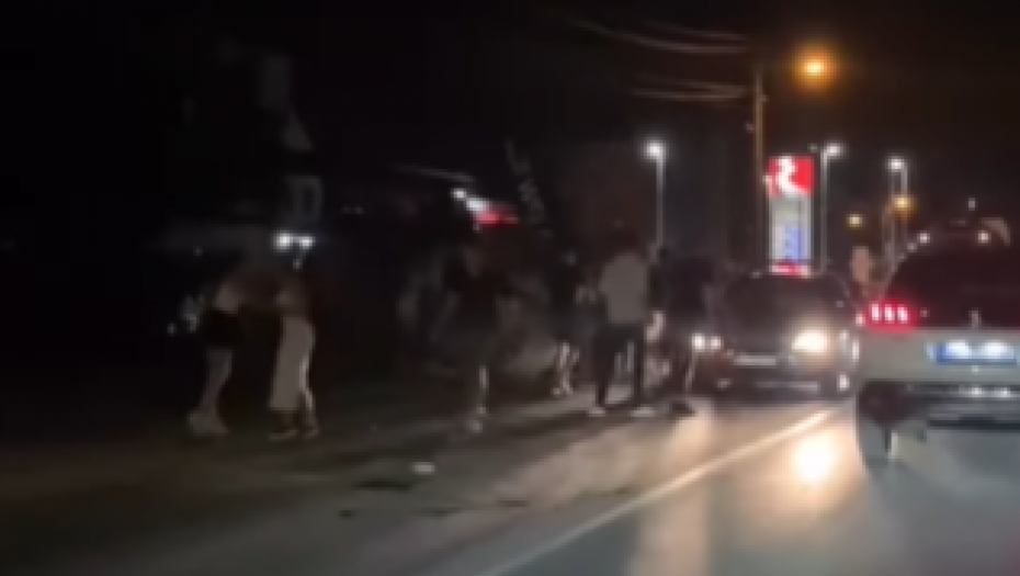 SEVALE PESNICE, A ONDA NASTALA OPŠTA MAKLJAŽA ISPRED RESTORANA Brutalni okršaj na Smederevskom putu (FOTO/VIDEO)