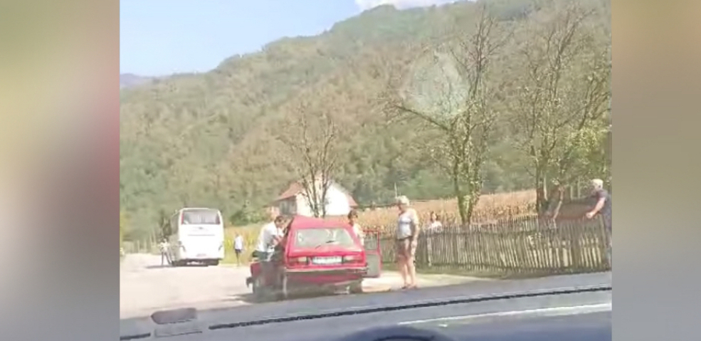 U SUDARU AUTOBUSA I JUGA JEDNA OSOBA POVREĐENA Teška saobraćajna nesreća kod Bajine Bašte