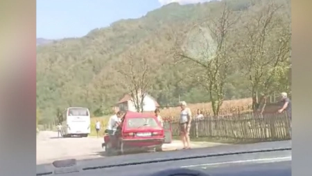 U SUDARU AUTOBUSA I JUGA JEDNA OSOBA POVREĐENA Teška saobraćajna nesreća kod Bajine Bašte