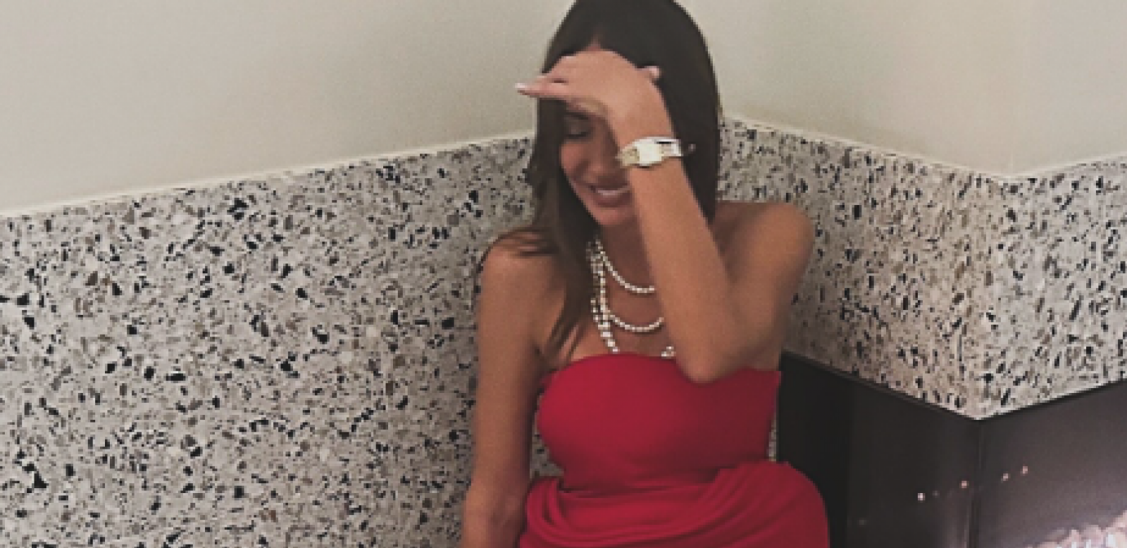 EMINA JAHOVIĆ NA VENČANJU KOD ŠAMANA I NORVEŠKE PRINCEZE! Pevačica stavila smaragde oko vrata, sve pršti od luksuza!