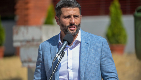 ŠAPIĆ: Isplata 20.000 dinara đacima počinje danas, dok sam na mestu gradonačelnika roditelji mogu da računaju na ovu pomoć