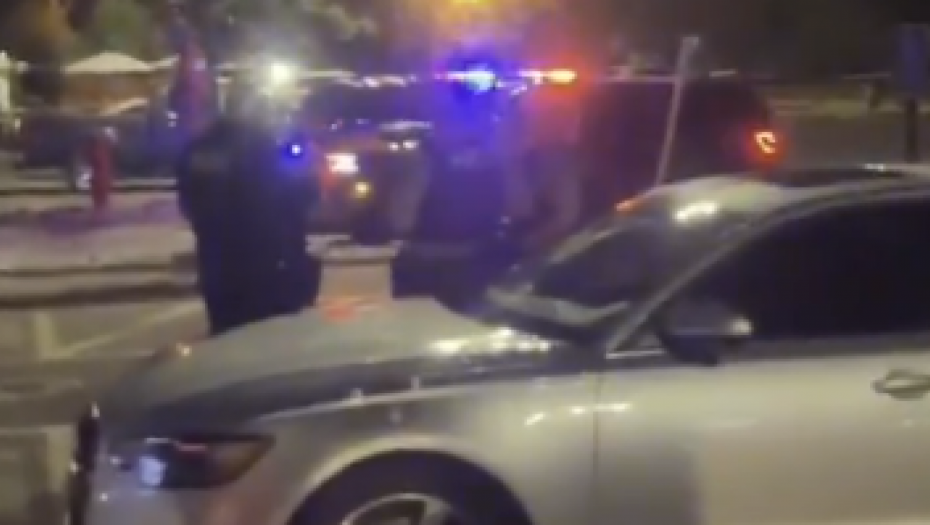 DVOJE MRTVIH, ČETVORO POVREĐENIH U RESTORANU Vozač hteo da se parkira, a potom uleteo kolima u baštu u SAD (VIDEO)