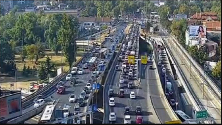 KOLONI NEMA KRAJA Velike gužve i ovog jutra u Beogradu, vozila mile po ulicama, ovi delovi su NAJKRITIČNIJI