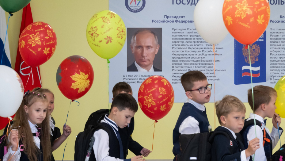 RUSKI ĐACI ĆE UČITI KAKO DA KORISTE KALAŠNJIKOV Putin doneo odluku