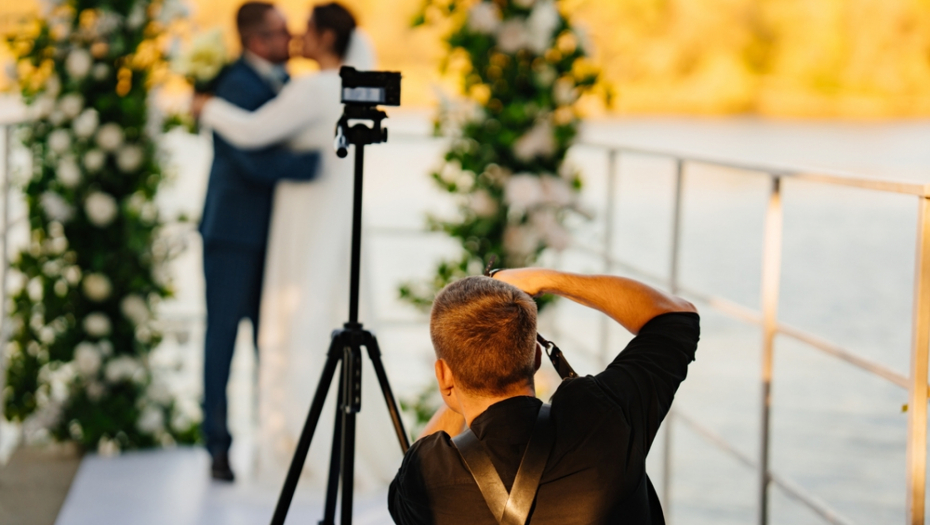 MLADA HTELA DA UŠTEDI NA VENČANJU Izblamirala se za medalju, njen drzak i bezobrazan potez razbesneo je društvene mreže!