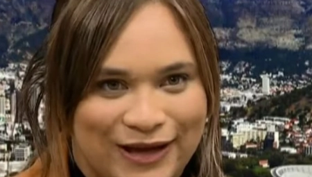 DEVOJKA SAZNALA UŽASNU ISTINU O SVOM POREKLU Roditelji tragali za njom 17 godina, a onda je selfi otkrio HOROR! (VIDEO)