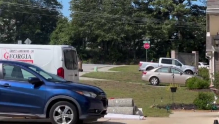 ZATVORENA ŠKOLA U AMERICI Potraga za naoružanim napadačem u toku (VIDEO)
