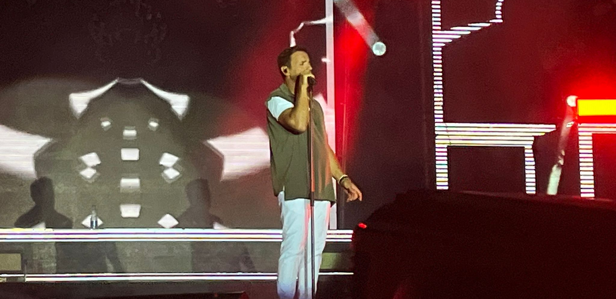 NIJE NI ČUDO ŠTO JE SVI TOLIKO VOLE Nikos Vertis oduševljen Lepom Brenom, koncert otvorio čuvenim hitom!