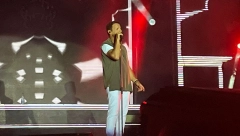 NIJE NI ČUDO ŠTO JE SVI TOLIKO VOLE Nikos Vertis oduševljen Lepom Brenom, koncert otvorio čuvenim hitom!