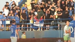 ALBANCI IZ LAŽNE DRŽAVE KOSOVO KUKALI ZBOG SRPSKE ZASTAVE Utakmica prekinuta, a naša braća još glasnije krenula sa "Kosovo je Srbija"